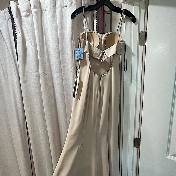 Champagne David’s Bridal ✨ - Picture 2 of 6